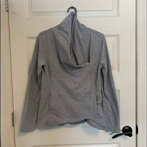 𝅺THE North Face Gray Wrap Zip Up Sweater - Size Medium